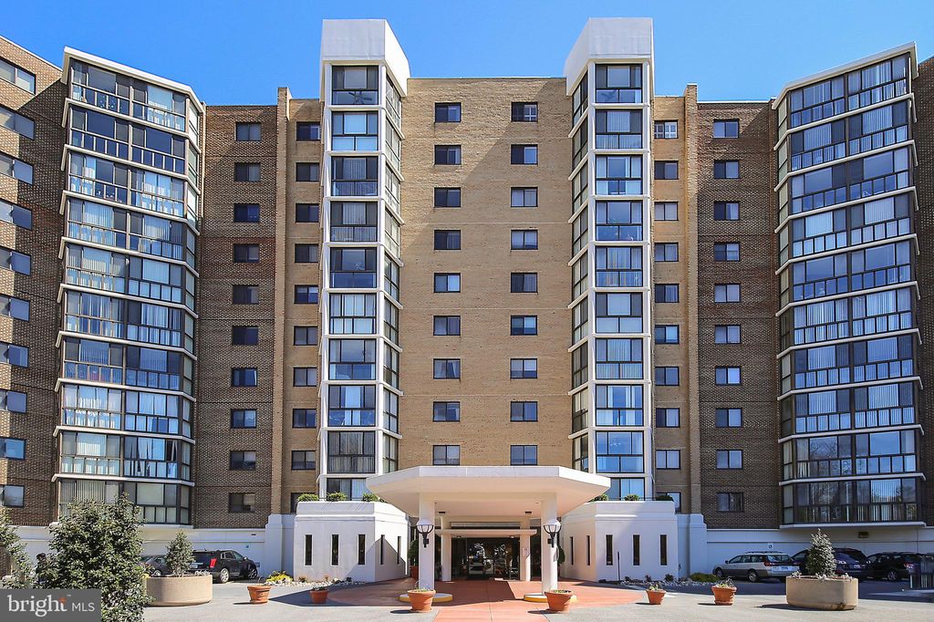 15100 Interlachen Dr #4-218, Silver Spring, MD 20906