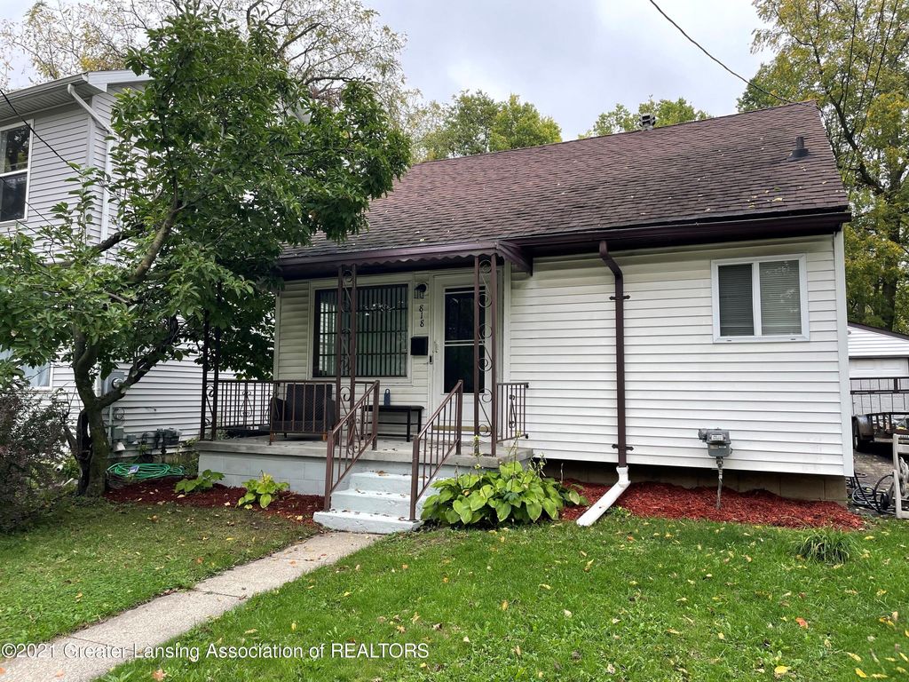 818 Clyde St, Lansing, MI 48915