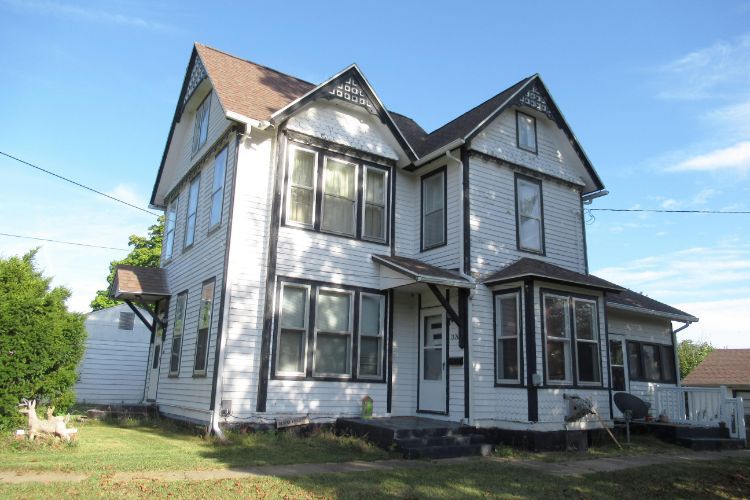 1320 Walnut St, Hamilton, IL 62341