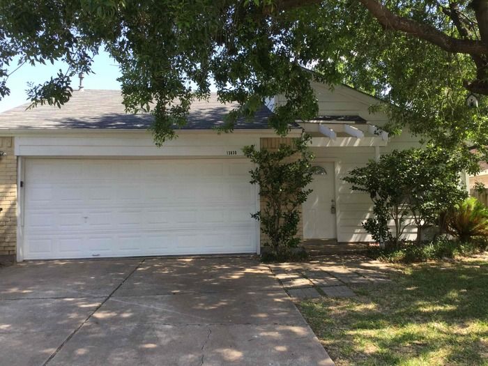 13830 Walnut Hollow Ln, Houston, TX 77082