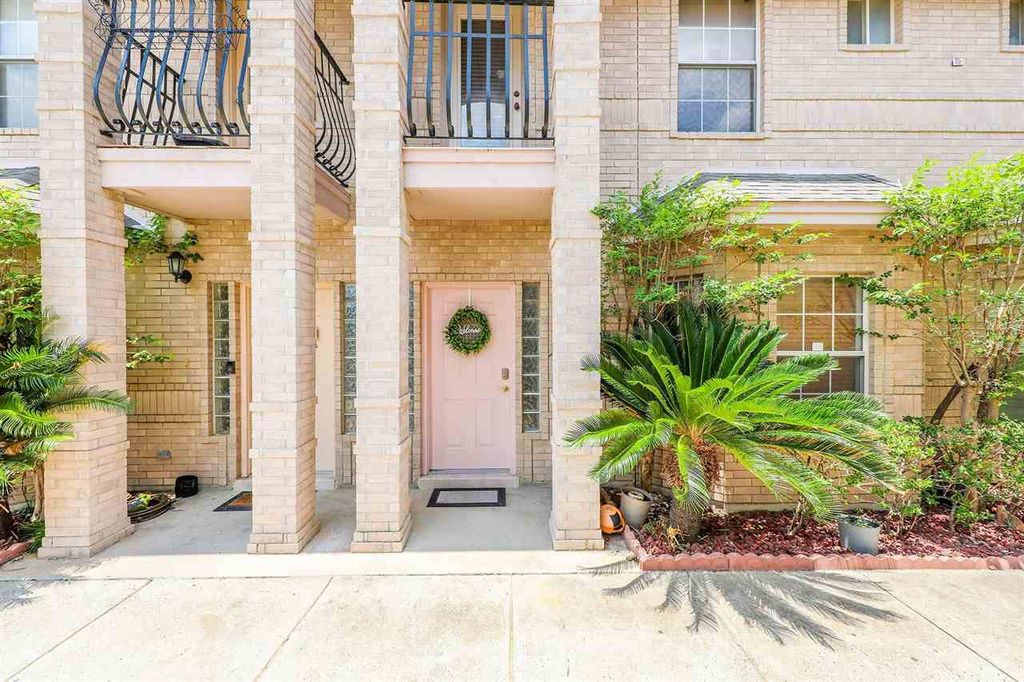 8416 Springfield Ave #8, Laredo, TX 78045
