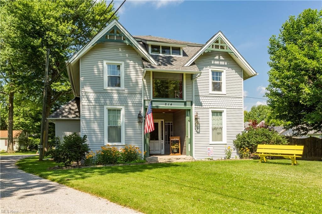 214 S Main St, Wellington, OH 44090