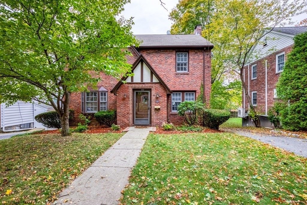 222 Bonad Rd, Brookline, MA 02467