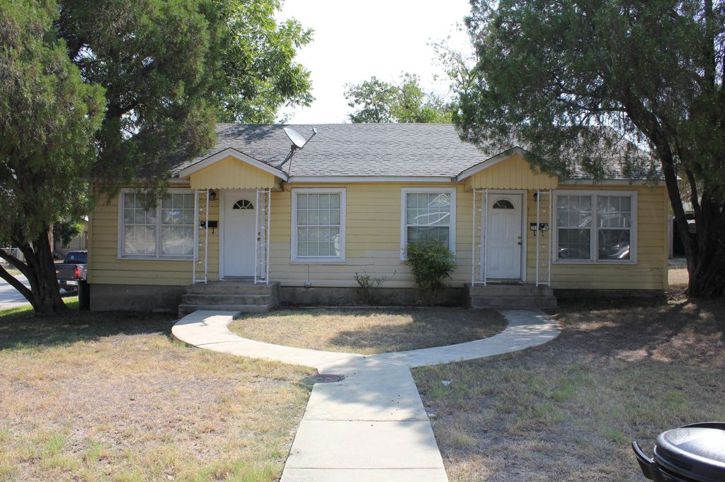 207 N Howe St #B, Lampasas, TX - 1 Bed, 1 Bath Apartment - 3 Photos