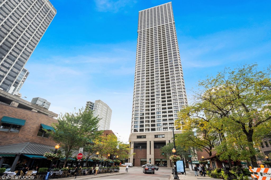 1030 N State St #15E, Chicago, IL 60610