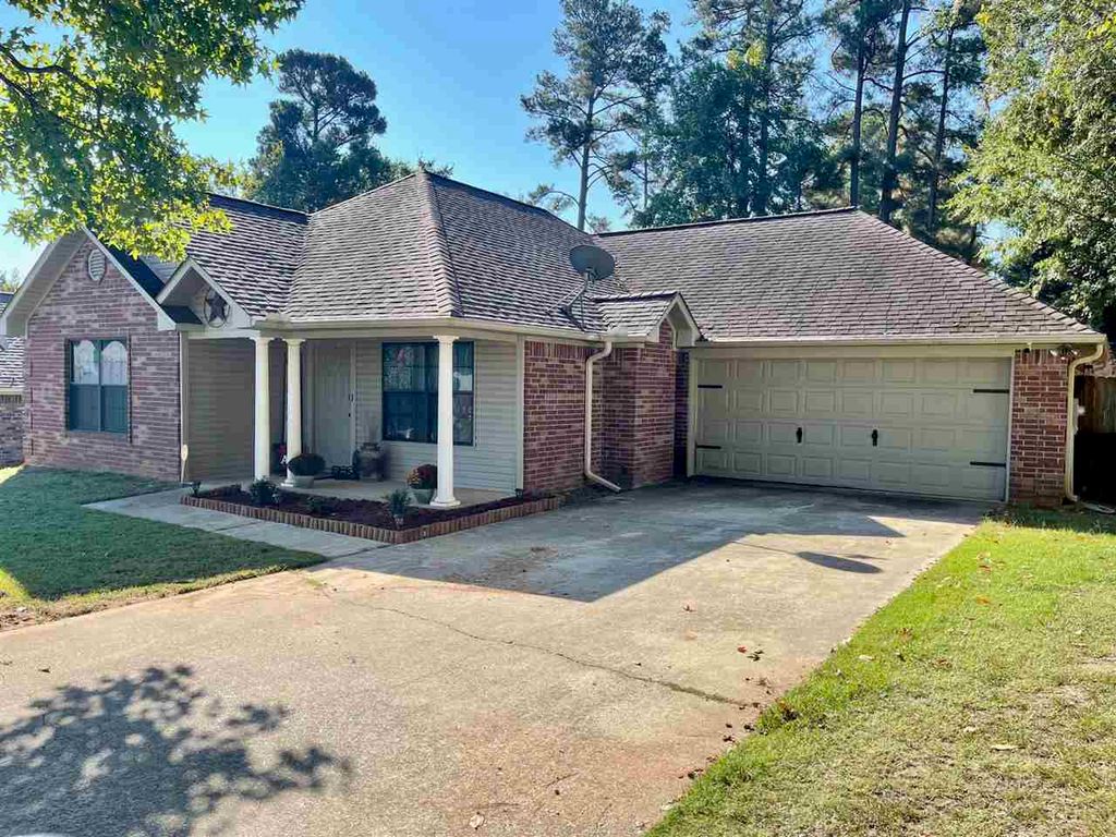 500 E Greenfield Dr, Wake Village, TX 75501