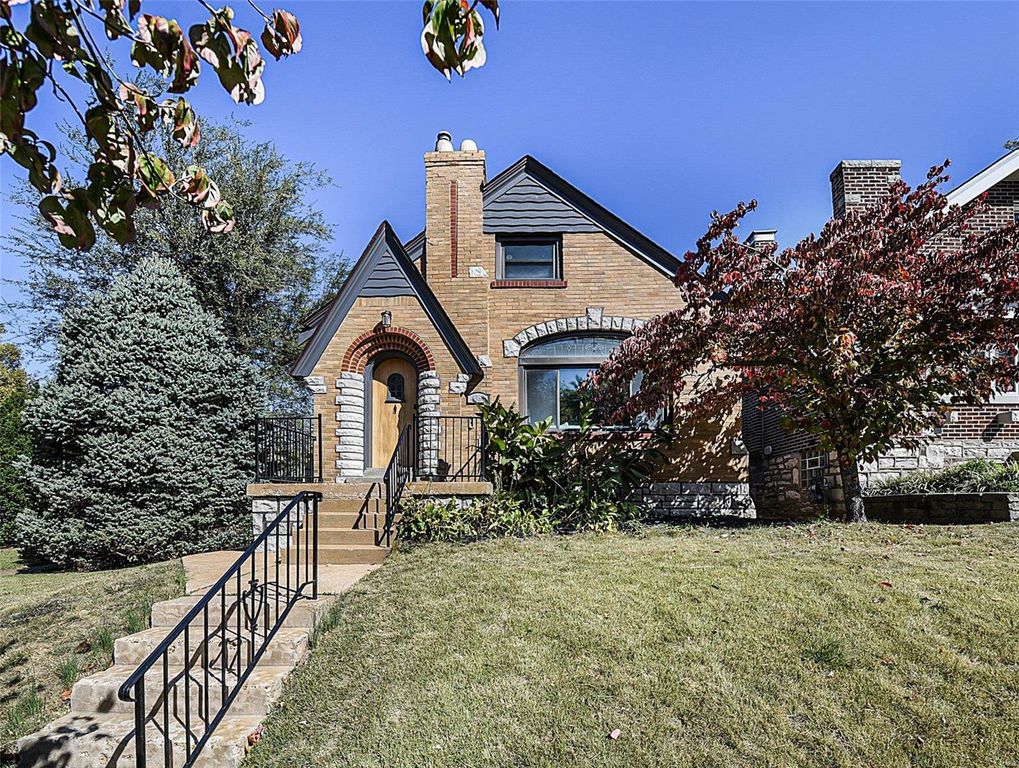 4361 Holly Hills Blvd, Saint Louis, MO 63116 See Est. Value, Schools