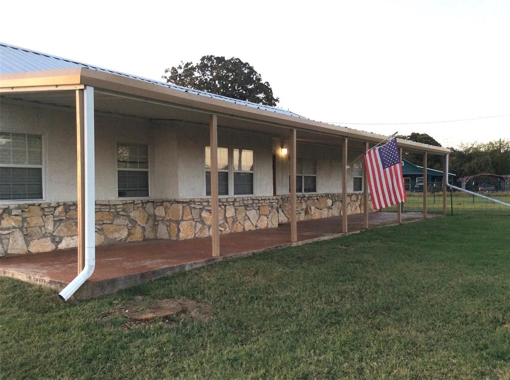 1126 Harris Rd, Azle, TX 76020