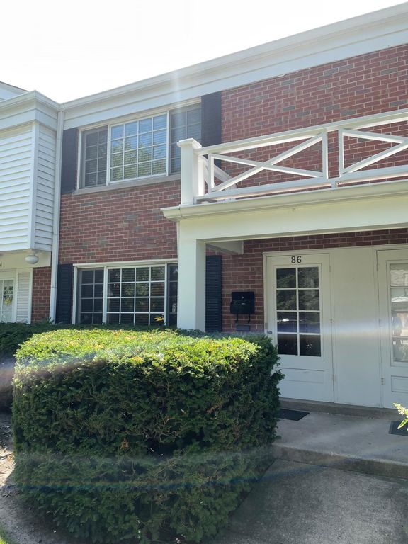 86 Warwick Rd #86, Winnetka, IL 60093