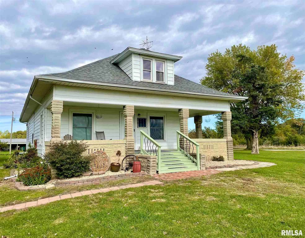 412 Pine Tree Rd, Abingdon, IL 61410