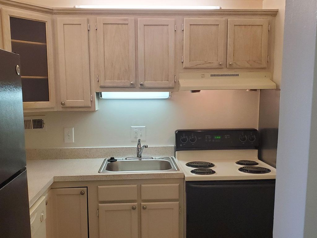5380 Holmes Run Pkwy, Alexandria, VA 22304