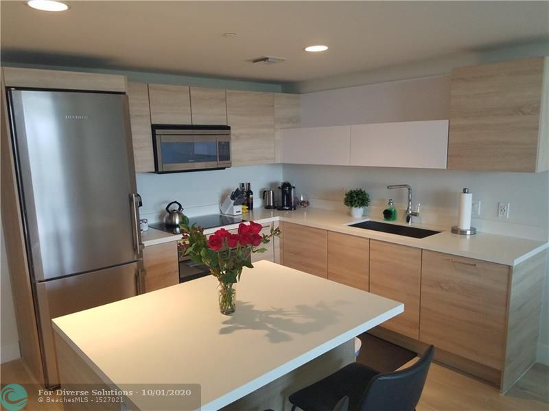 16385 Biscayne Blvd #1018, North Miami Beach, FL 33160