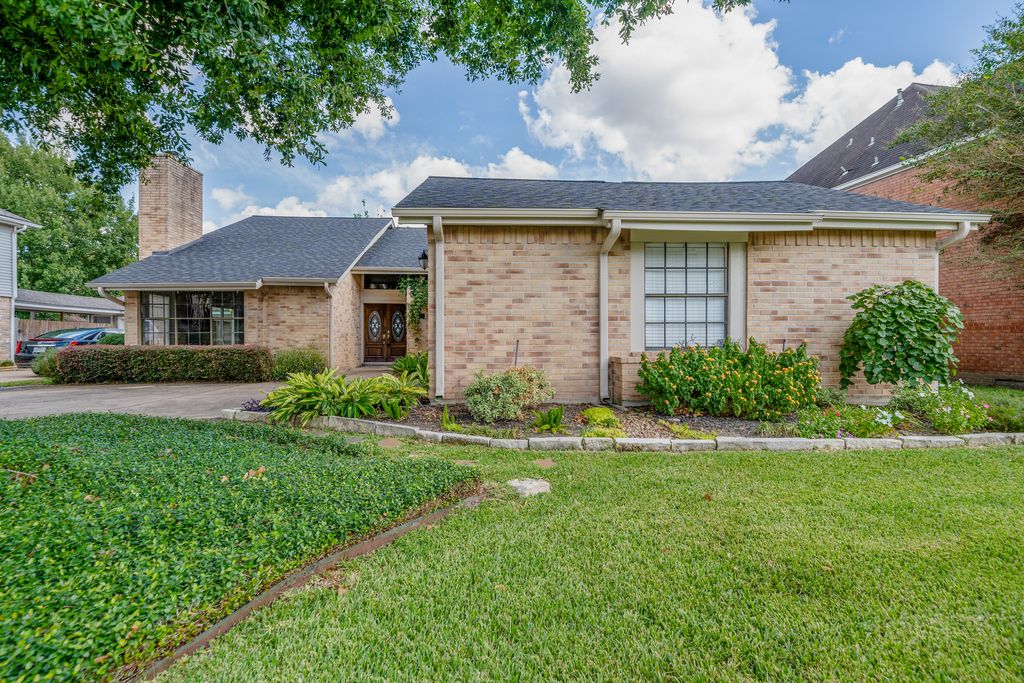 3327 Ashfield Dr, Houston, TX 77082