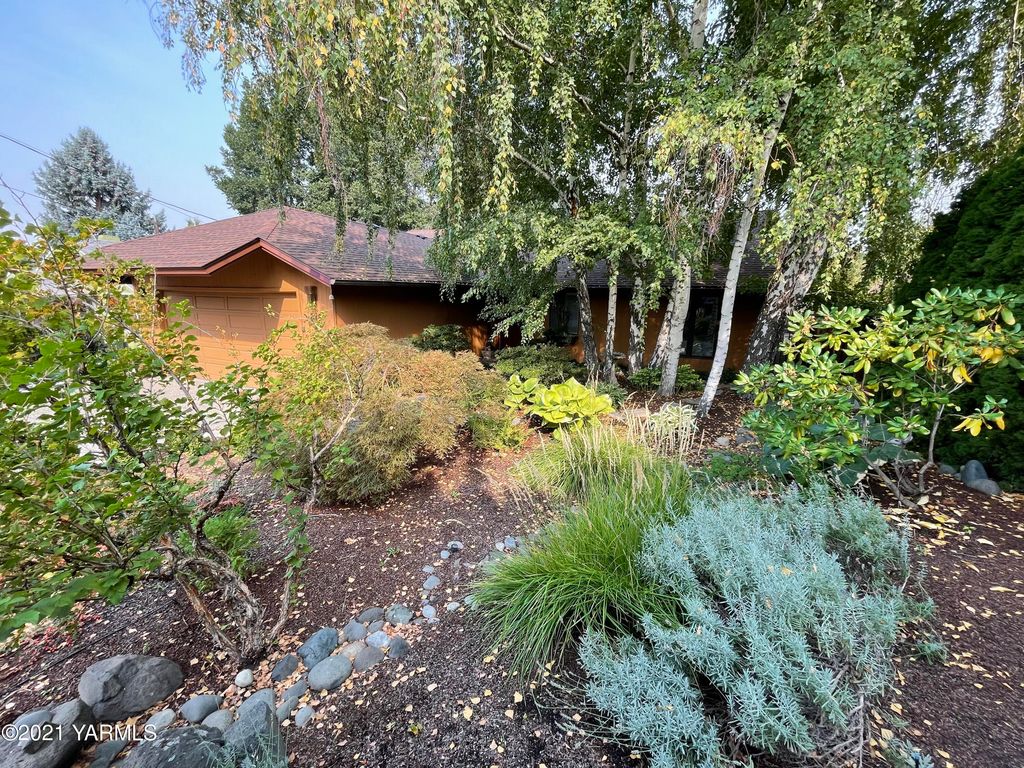 619 S 22nd Ave, Yakima, WA 98902