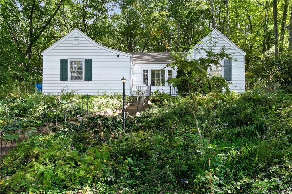 88 Grannis St, East Haven, CT 06512