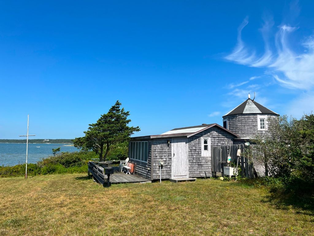 108 Bay View Ave, Edgartown, MA 02539