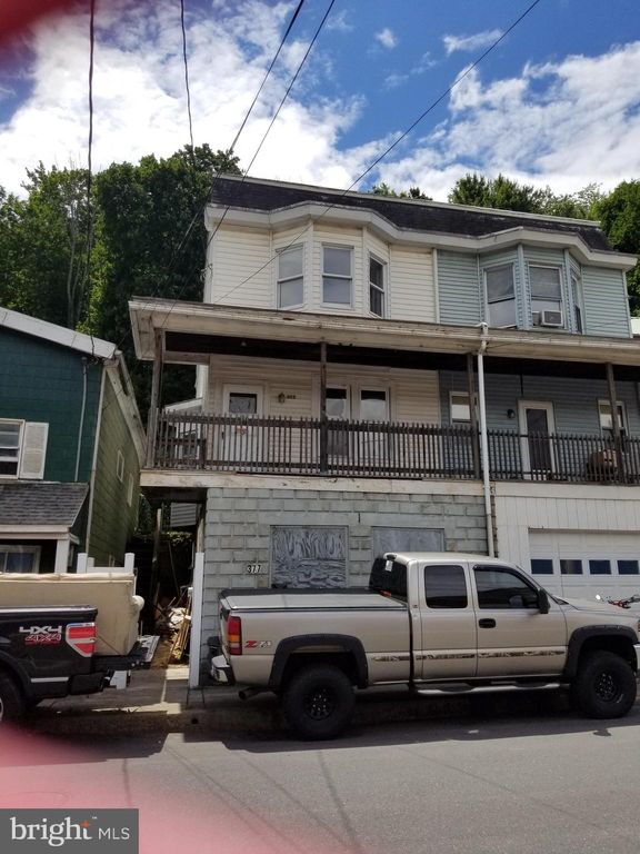 377 Peacock St, Pottsville, PA 17901