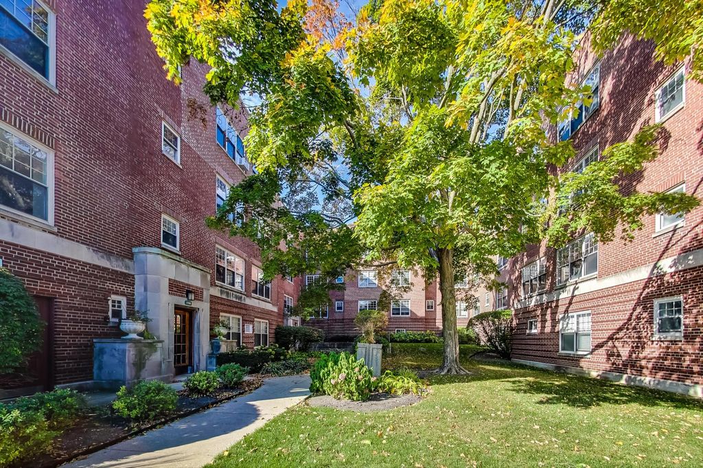 2732 Hampton Pkwy #D2, Evanston, IL 60201