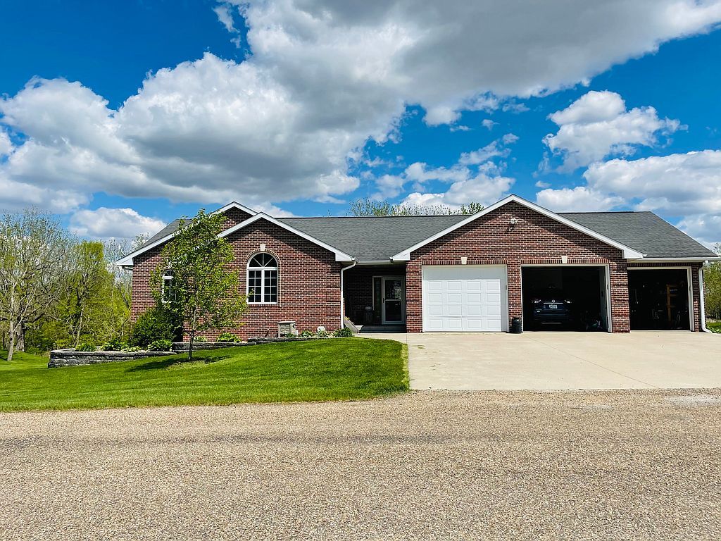 2725 61st Street Ln 8, Vinton, IA 52349 Trulia