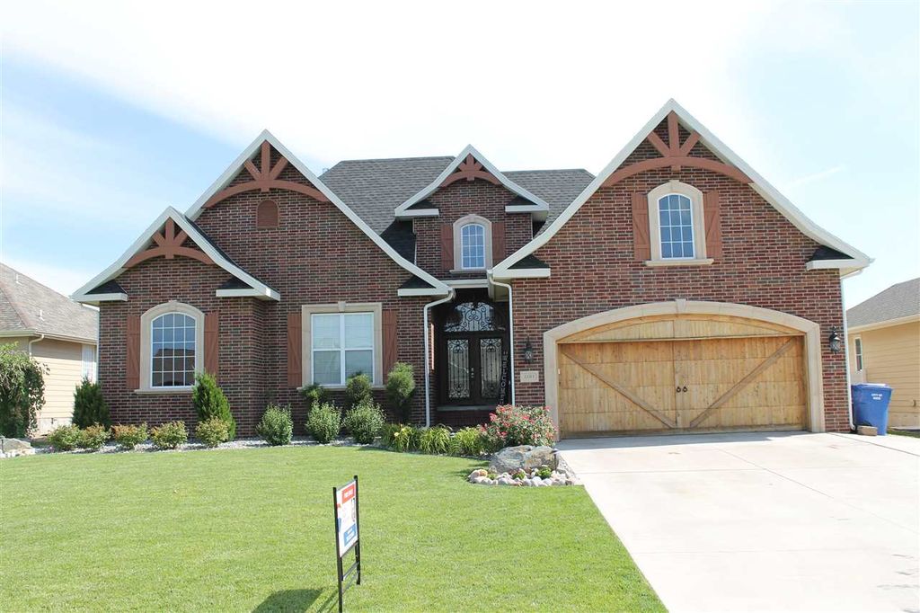 1404 W 45th St, Hays, KS 67601 6 Bed, 3 Bath Single