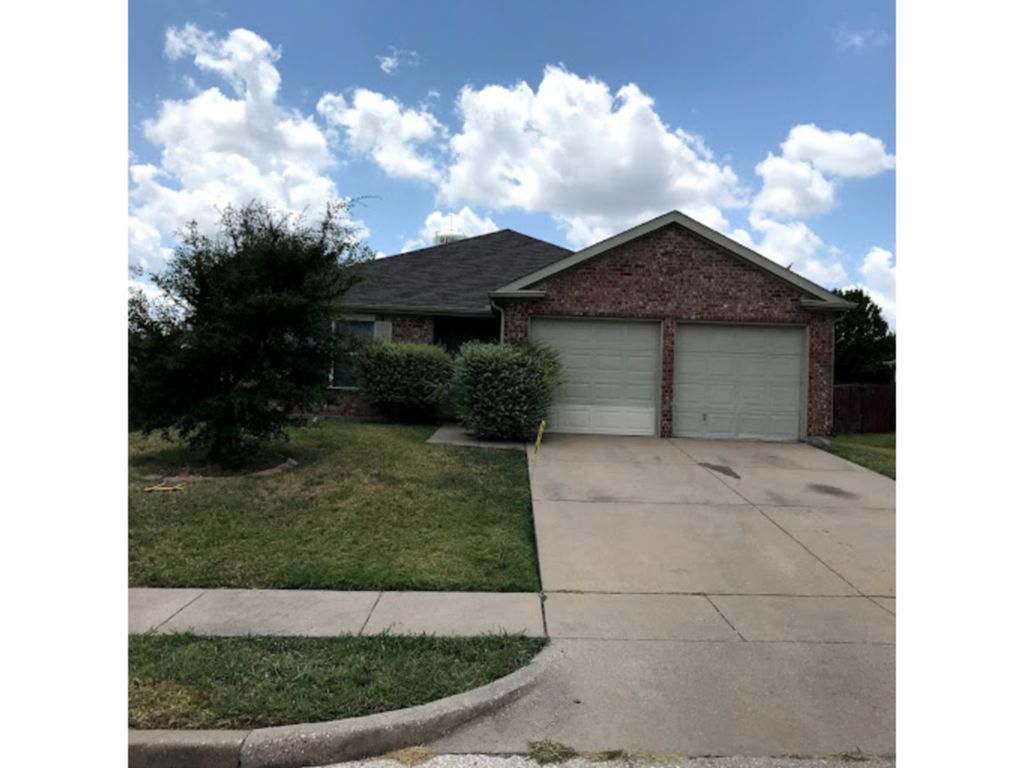 1601 Waters Edge Dr, Glenn Heights, TX 75154