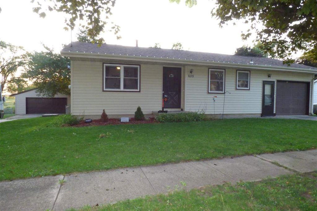 609 Broadway St, South English, IA 52335