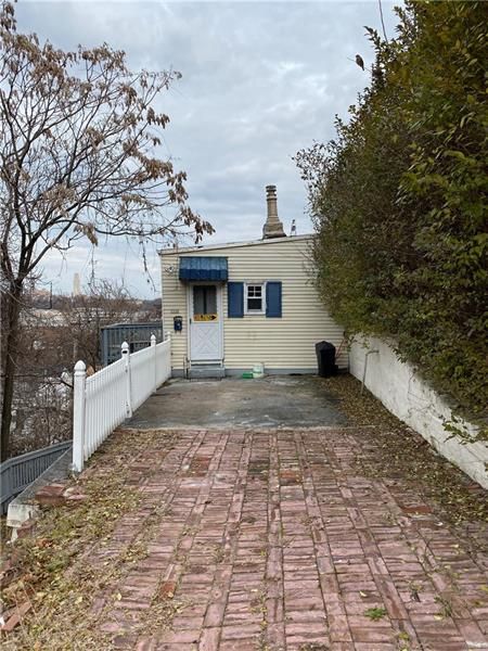 2840 Edwards Way, Pittsburgh, PA 15203