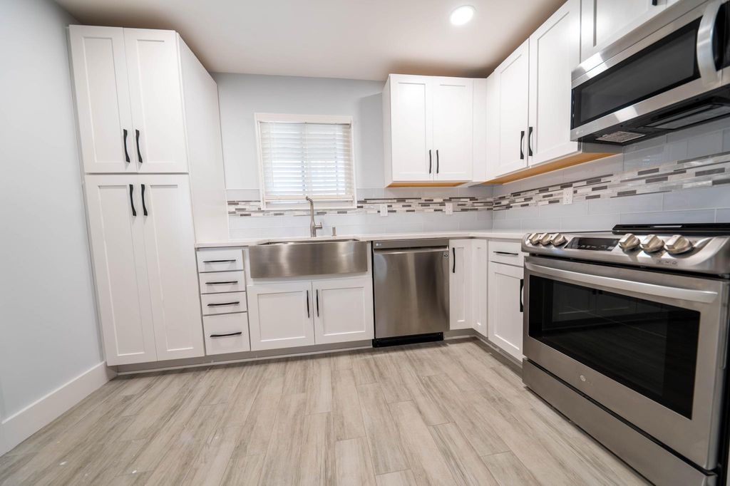 218 Seagate Ave #B, Neptune Beach, FL 32266