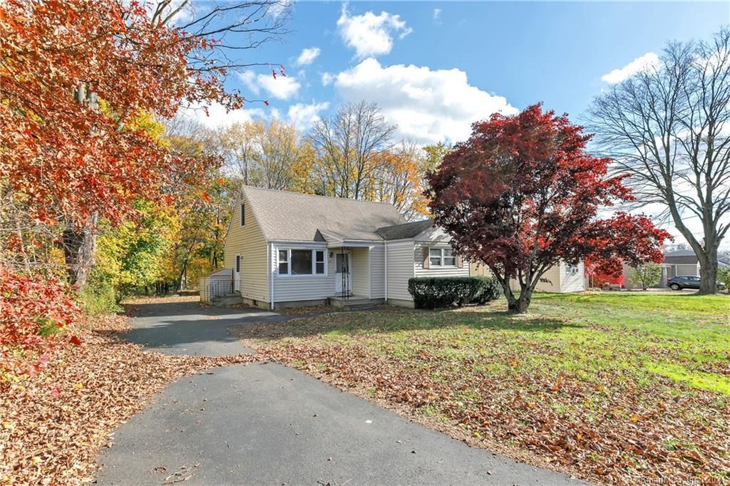 26 Gaylord Rd, Trumbull, CT 06611