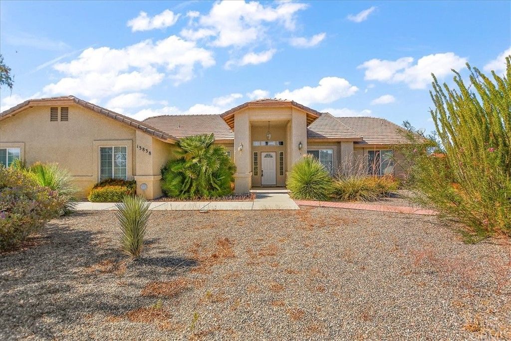 13838 Cree Rd, Apple Valley, CA 92307