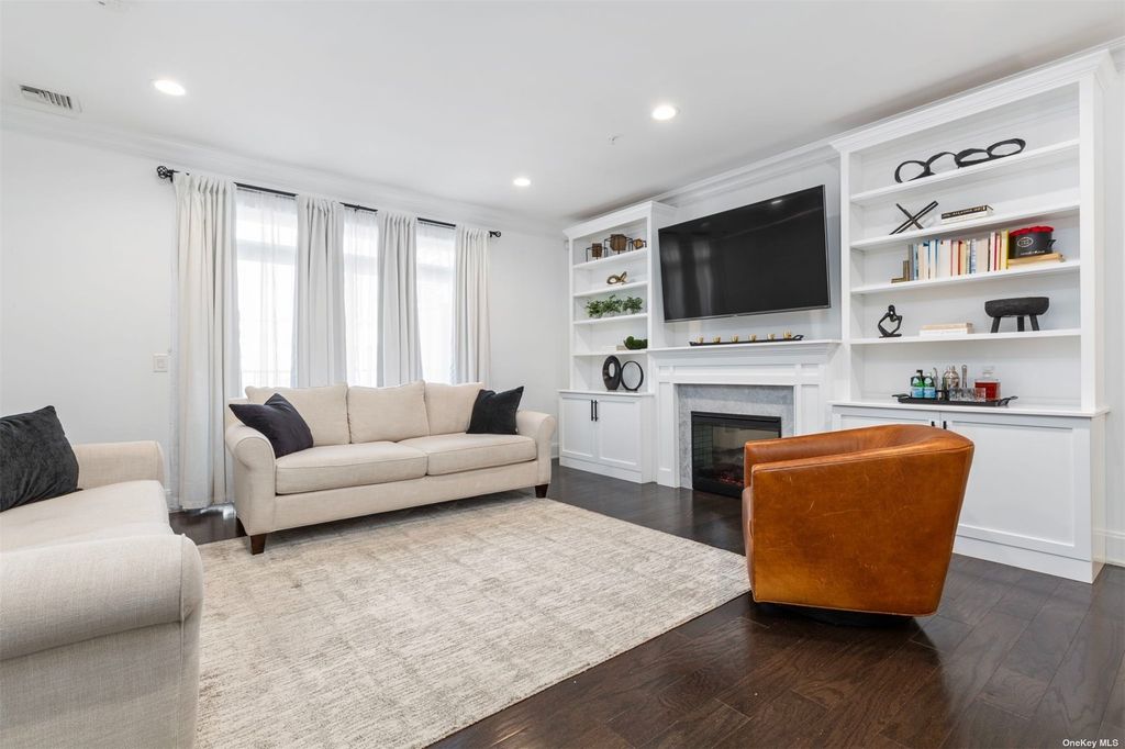 211 Marina Pointe Drive UNIT A, East Rockaway, NY 11518 MLS 3586301