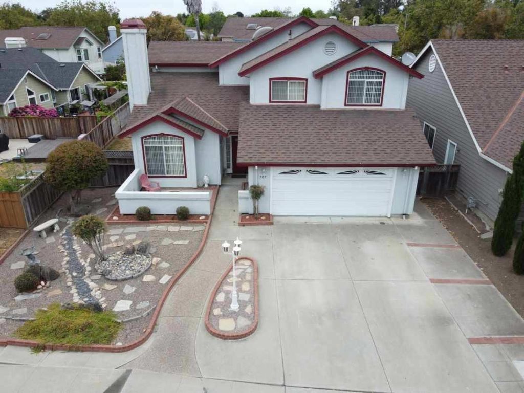 909 Lexington Dr, Salinas, CA 93906
