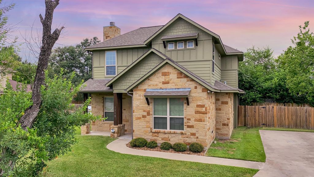 1319 Foster Ave, College Station, TX 77840