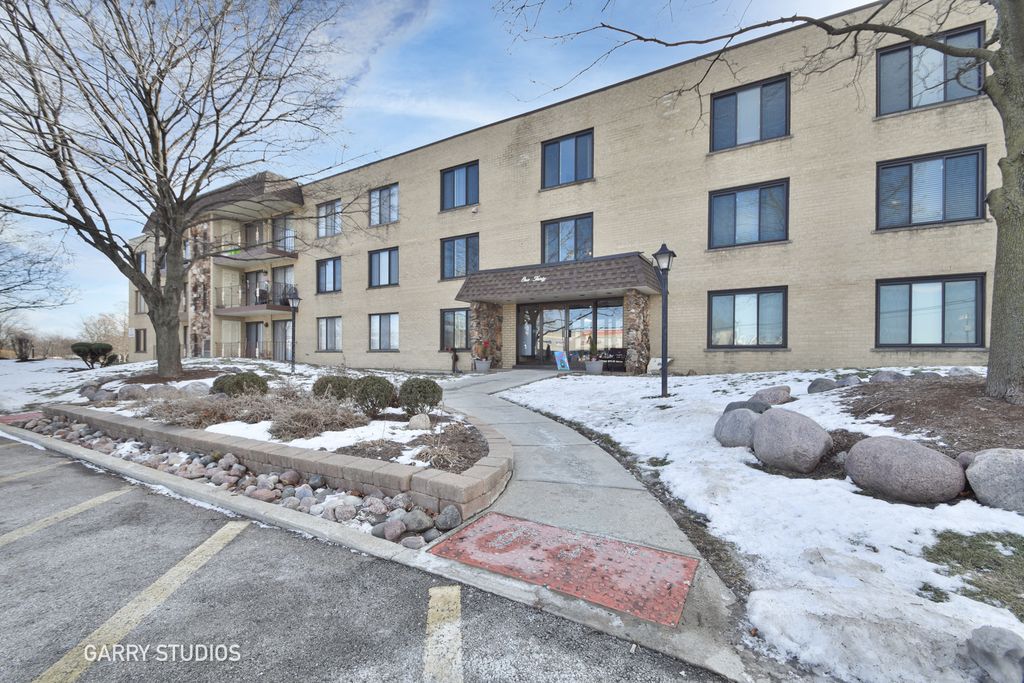 130 E Grand Ave #207, Elmhurst, IL 60126