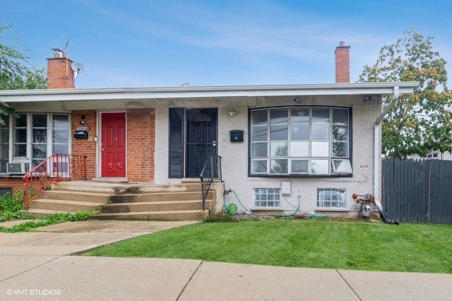 8800 Robin Dr #A, Des Plaines, IL 60016
