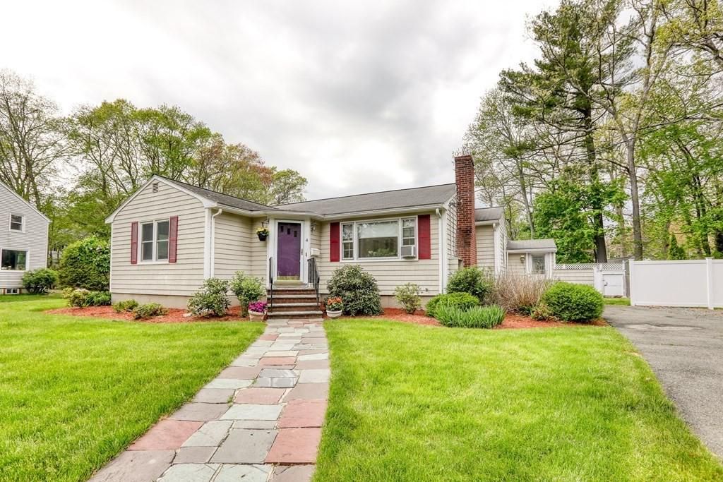 4 Trickett Rd, Lynnfield, MA 01940