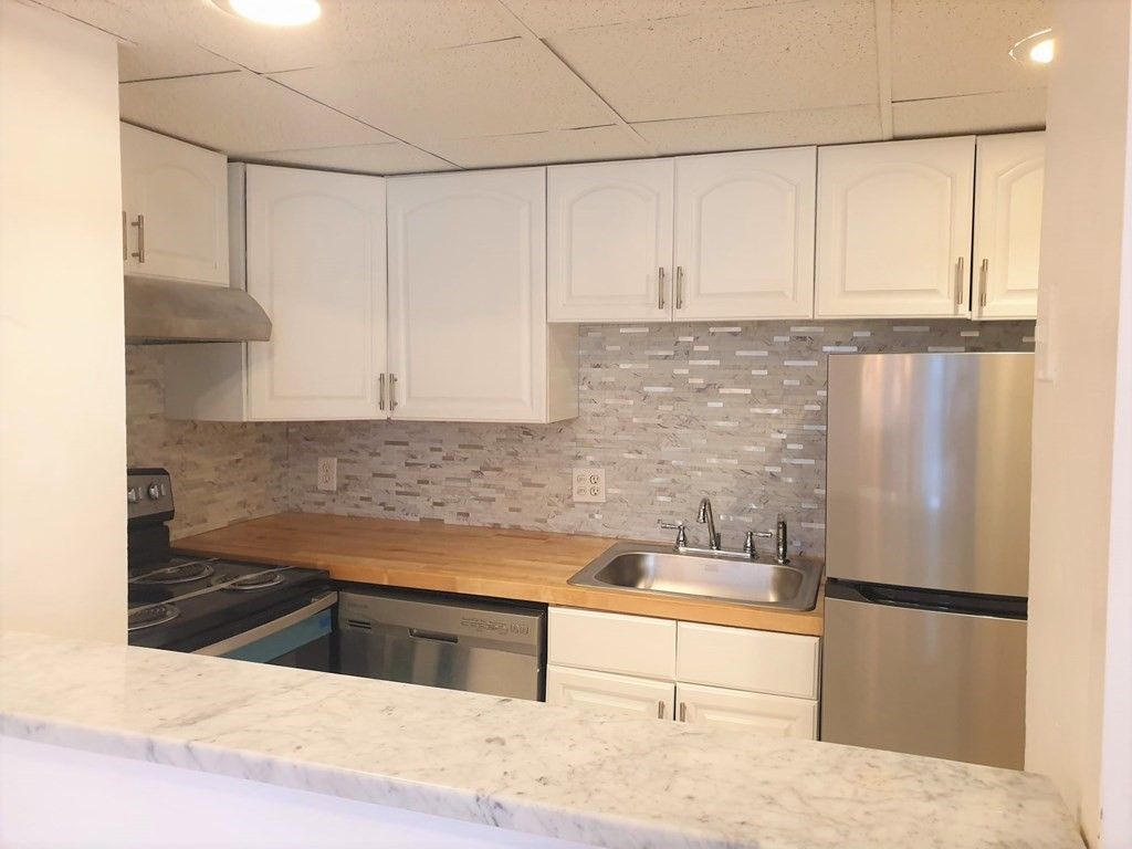 466 Commonwealth Ave #302, Boston, MA 02215