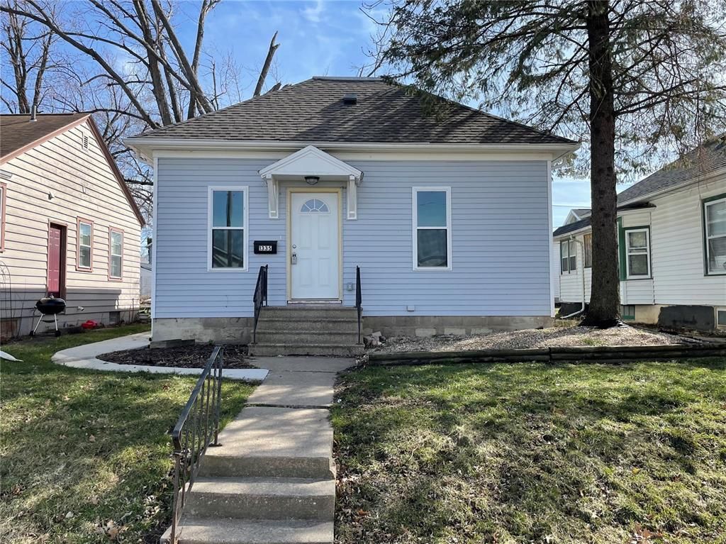 1335 Hinkley Ave NW, Cedar Rapids, IA 52405