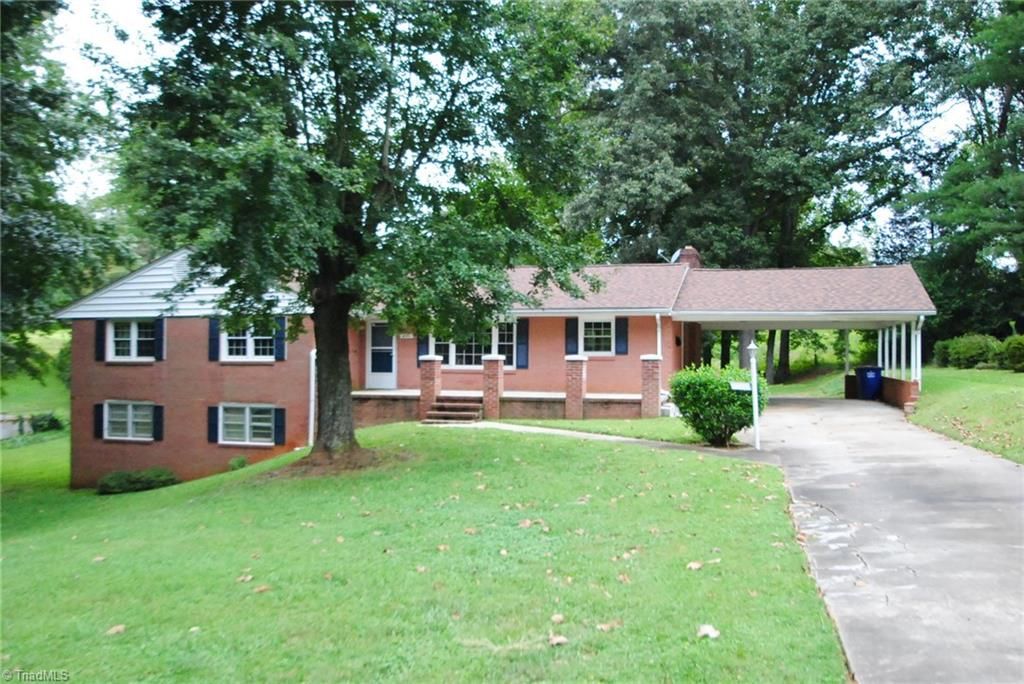 5090 Williamsburg Rd, Winston Salem, NC 27106