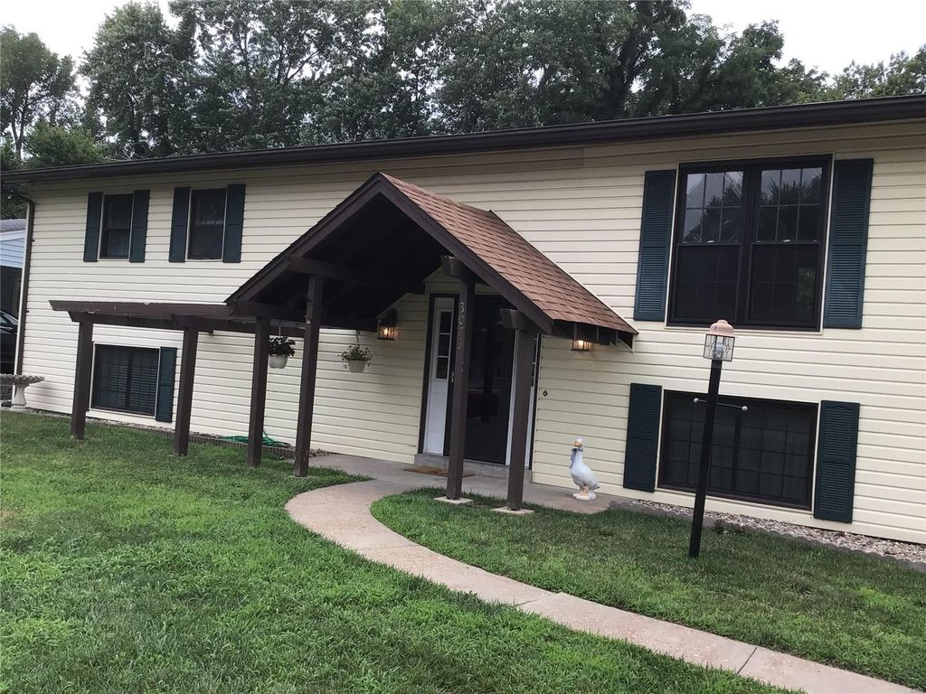 3073 Charmbrook Ln, Maryland Heights, MO 63043