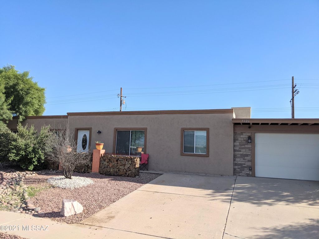 7926 E Beverly St, Tucson, AZ 85710