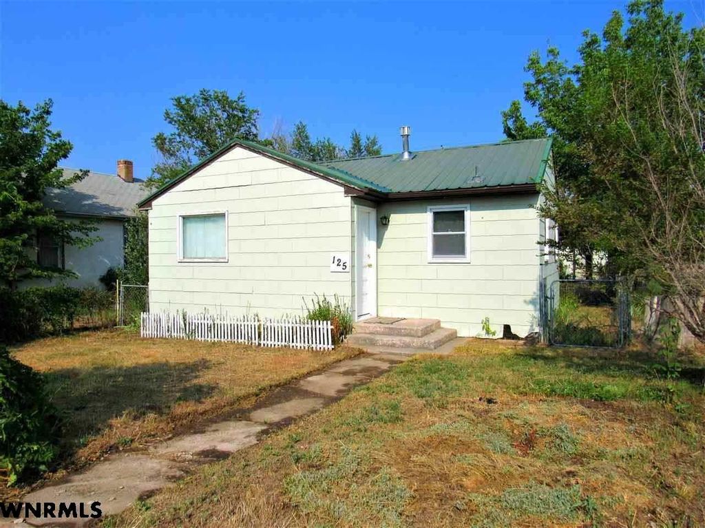 125 Maple St, Dix, NE 69133