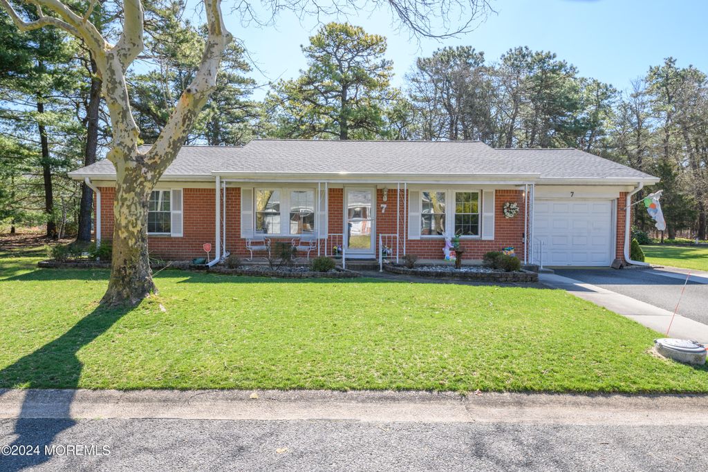 7 Plymouth Drive, Whiting, NJ 08759