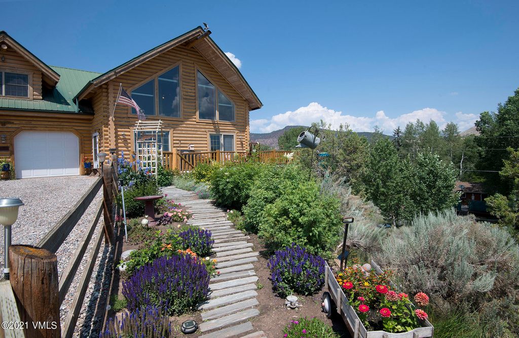118 Red Hill Dr, Gypsum, CO 81637