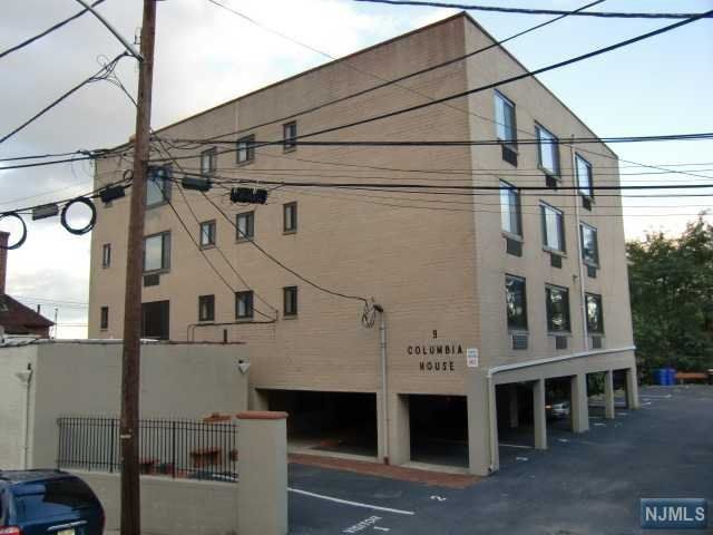 9 Columbia Ter #AA, Edgewater, NJ 07020