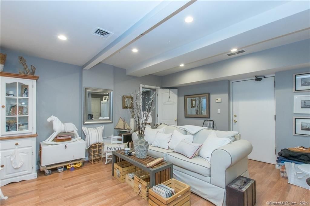 7 4th St #L1, Stamford, CT 06905
