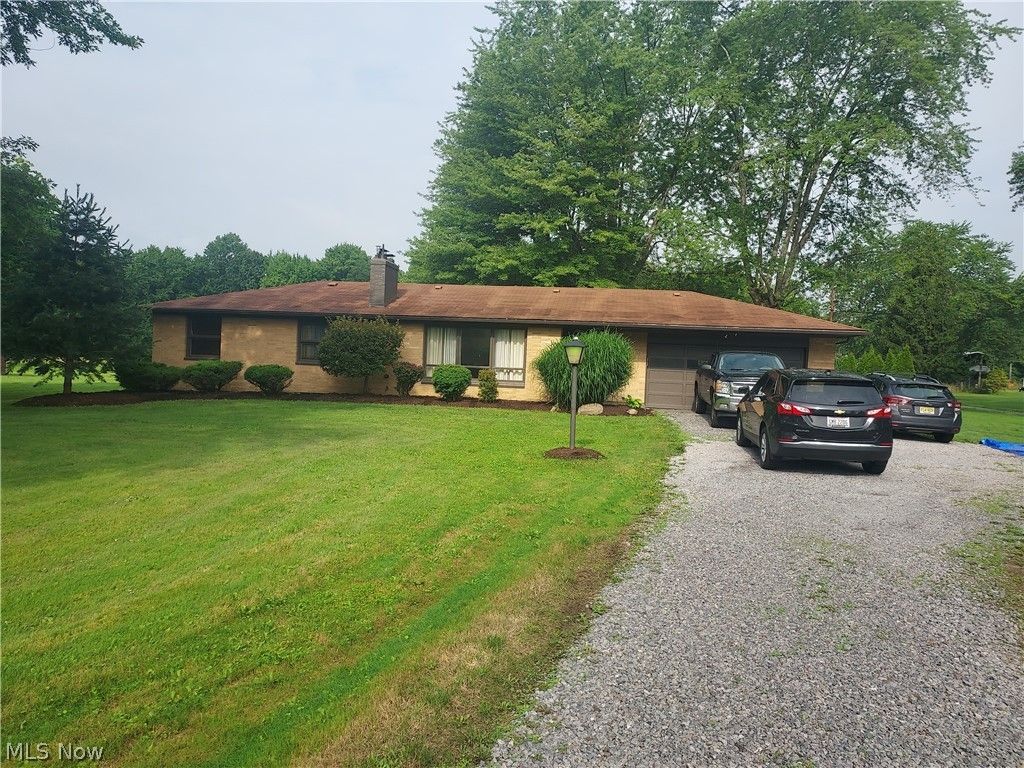 831 State Route 7 NE, Brookfield, OH 44403