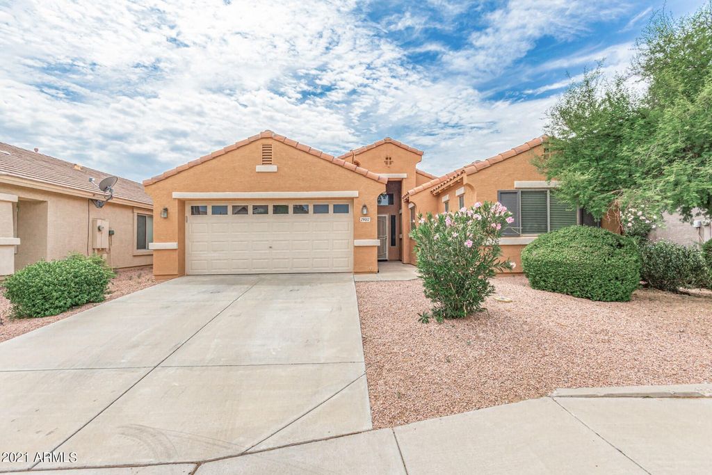 29012 N Broken Shale Dr, San Tan Valley, AZ 85143