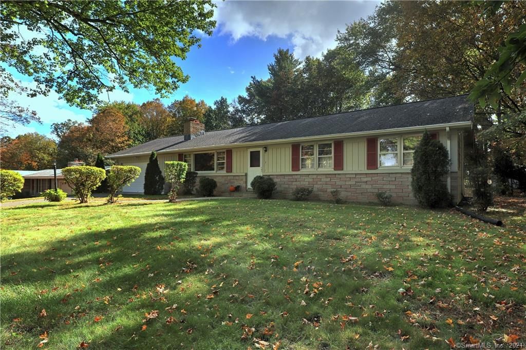 7 Keron Dr, Shelton, CT 06484