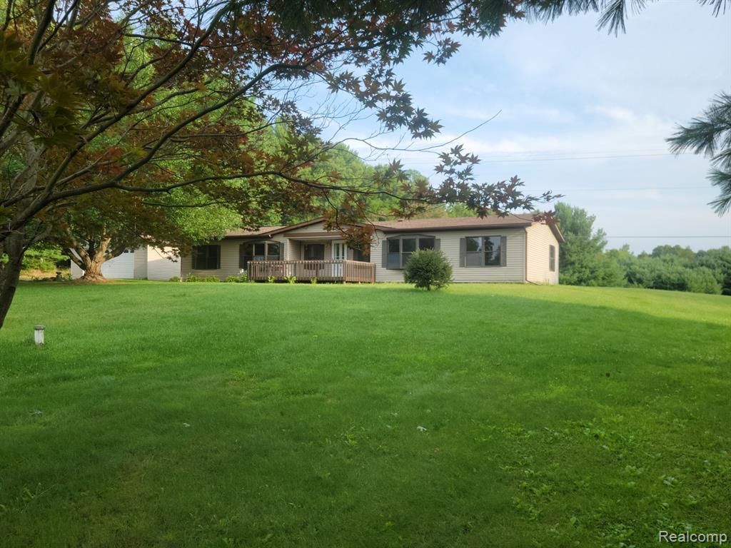 3470 Patterson Lake Rd, Pinckney, MI 48169